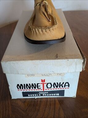 Minnetonka Men’s Tan Deerskin Moccasin